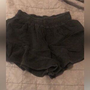 M black ruffle shorts